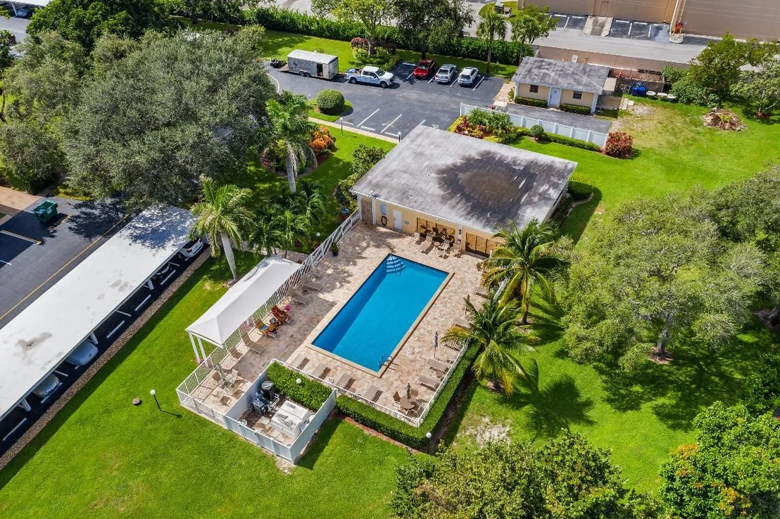 Photo of Unit 203C at 300 N Highway A1a