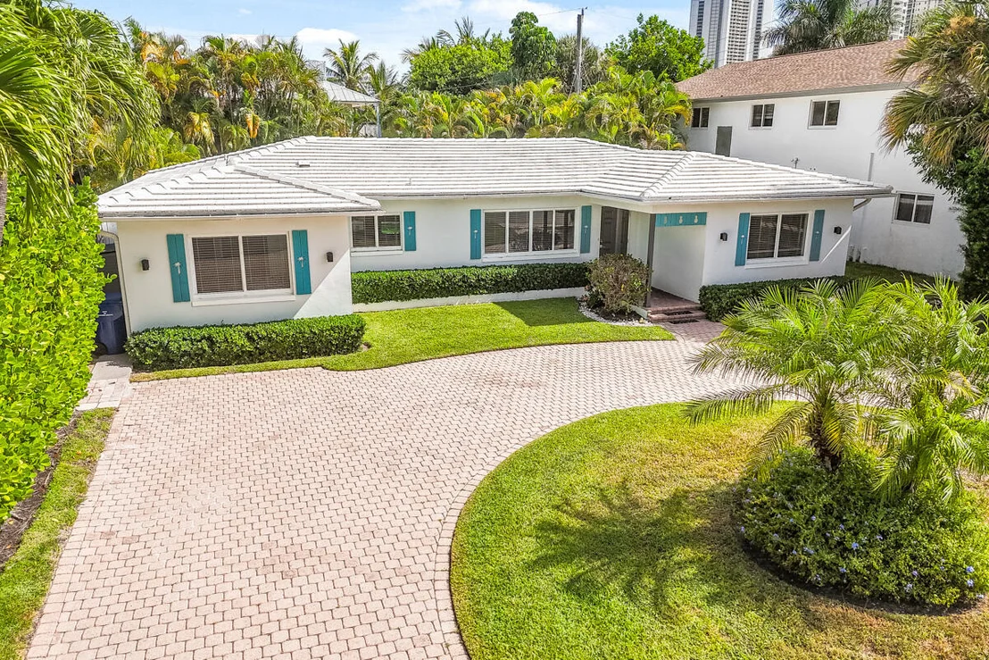 Photo of 1182 Beach Road