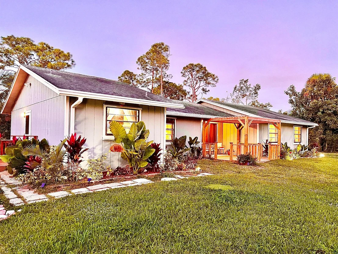 Photo of 12809 Sunset Boulevard