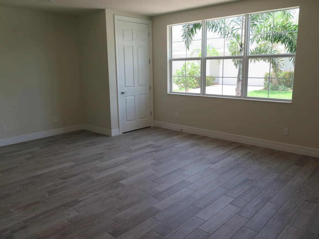 Photo of 1072 Community Drive