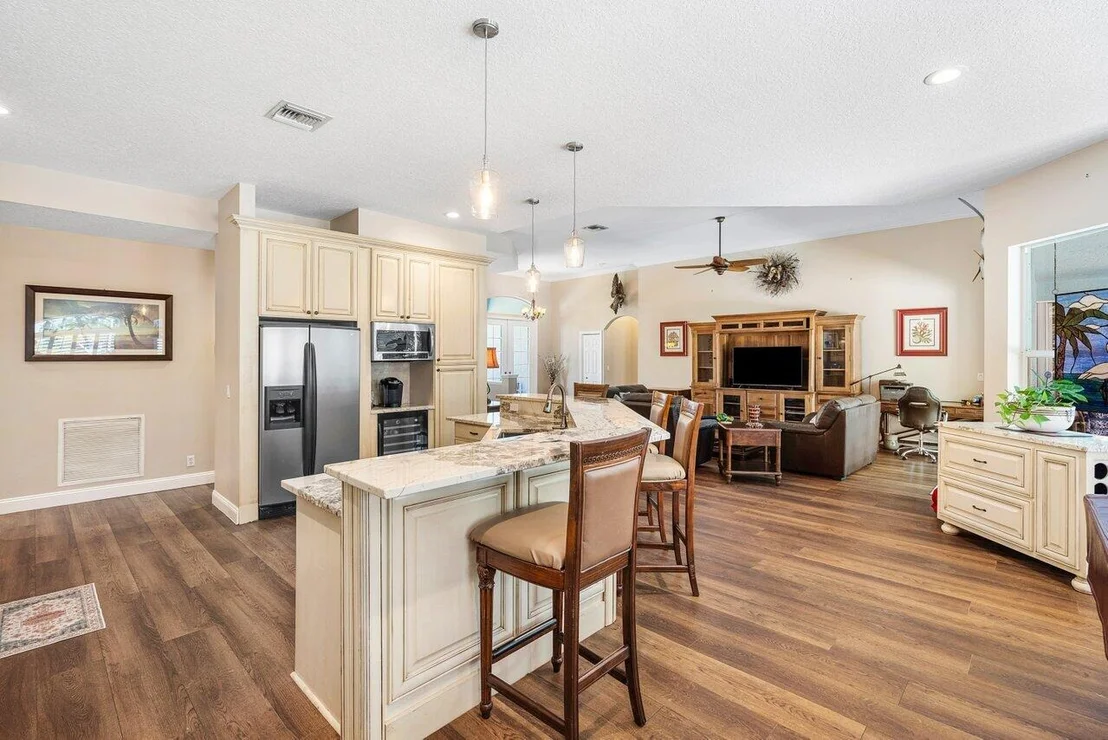 Photo of 18730 SE Lakeside Way