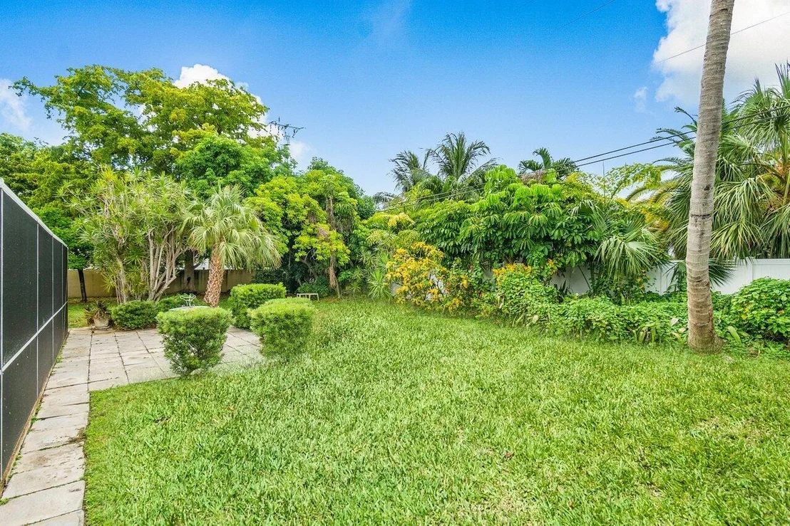 Photo of 1060 Spanish River Road