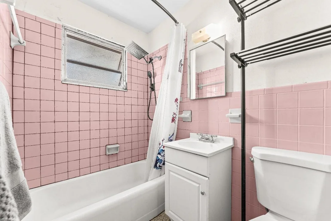 Photo of 1084 James Road