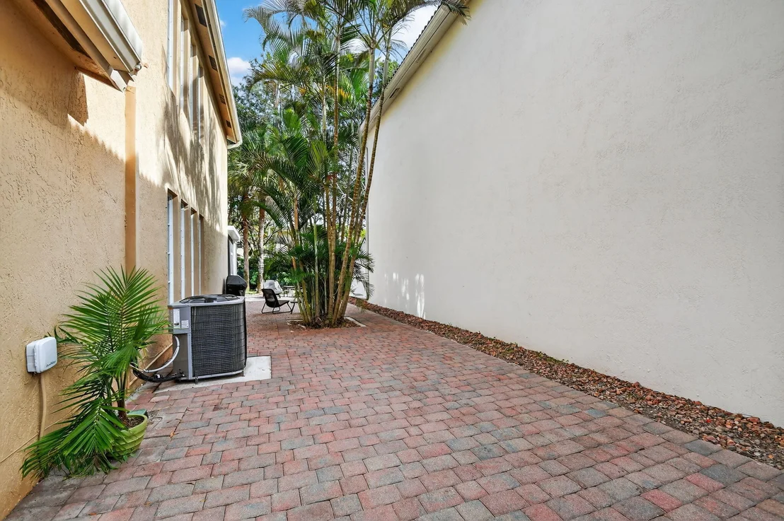 Photo of 1605 E Classical Boulevard