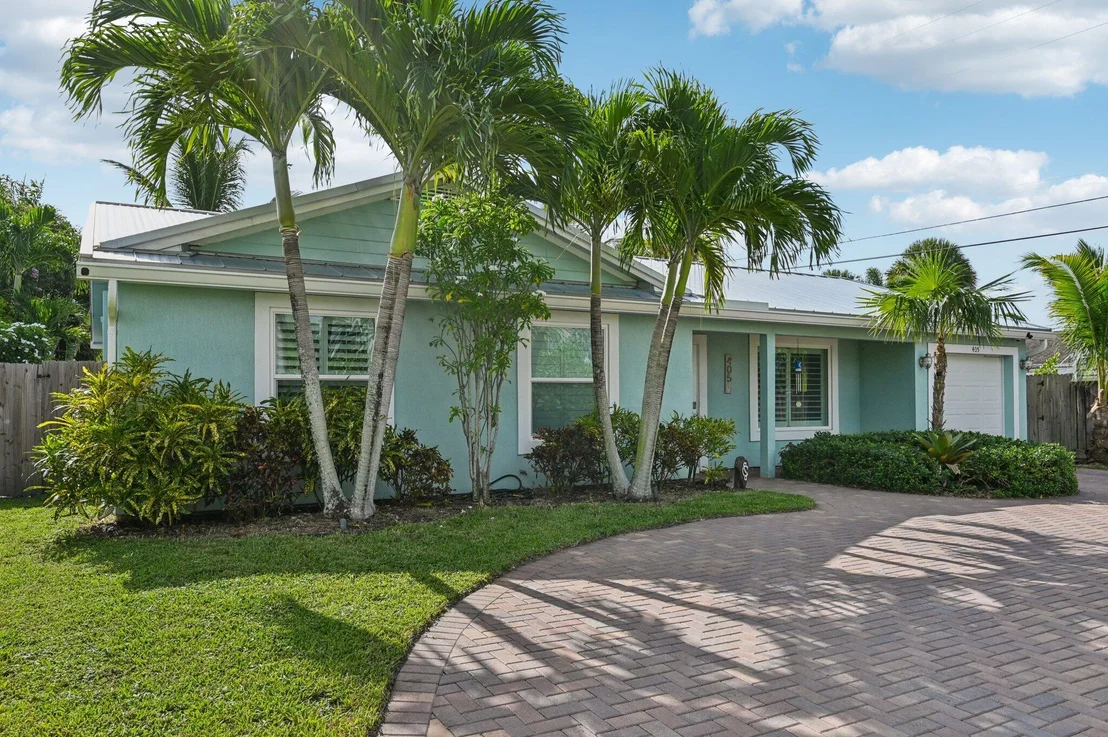 Photo of 405 E Whitney Drive