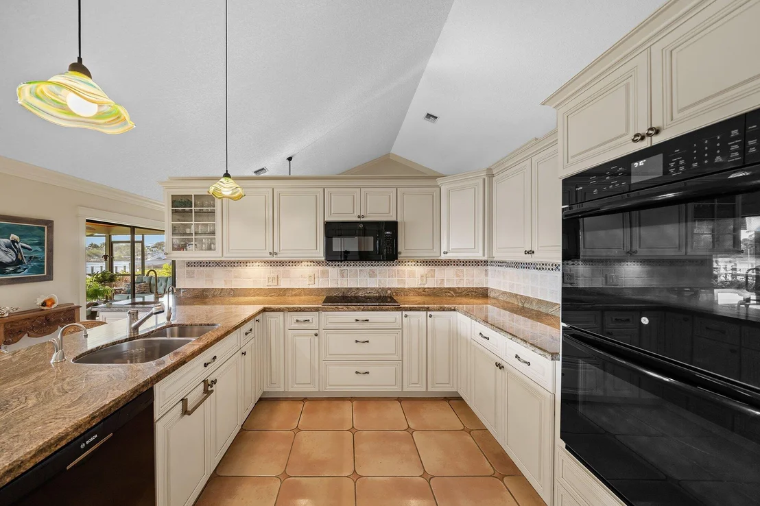 Photo of 41 SE Saddleback Road