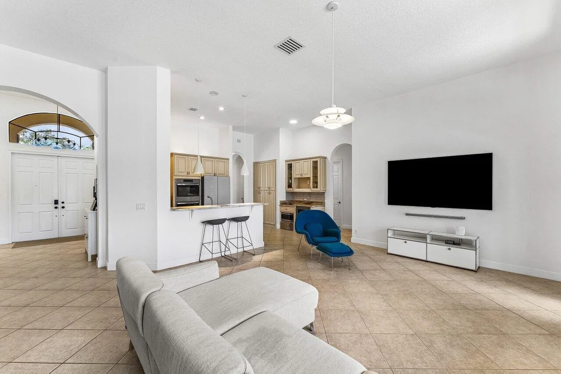 Photo of 3592 Collonade Drive