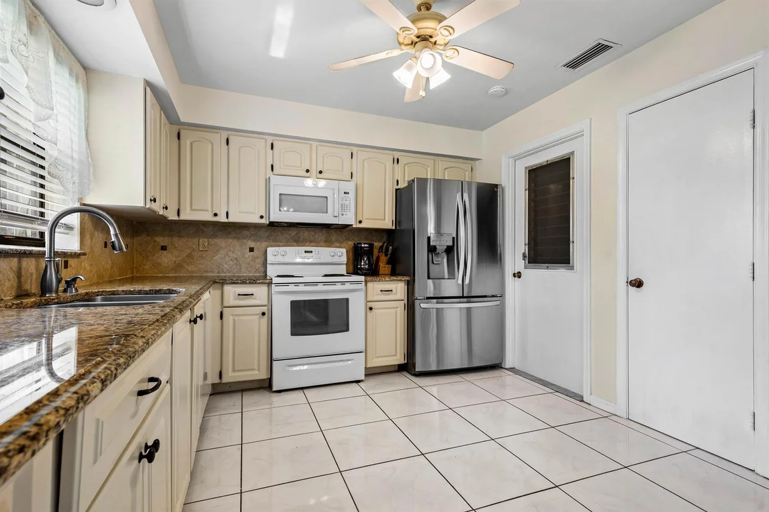 Photo of Unit A at 4350 Pear Tree Circle