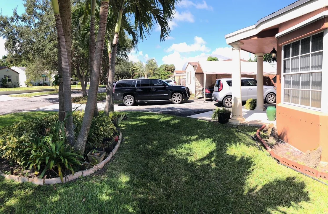 Photo of 819 Colonial Road