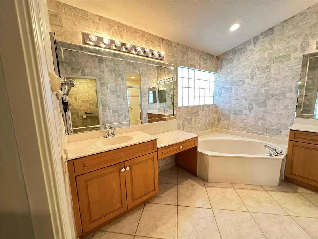Photo of 6565 Sherbrook Drive