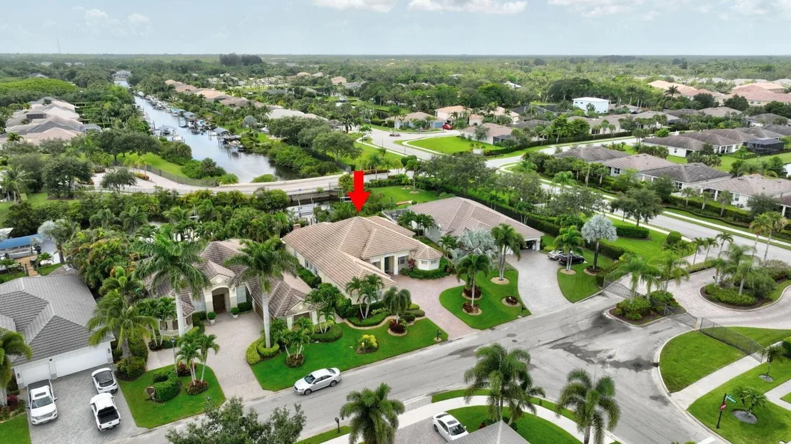 Photo of 699 SW River Bend Circle