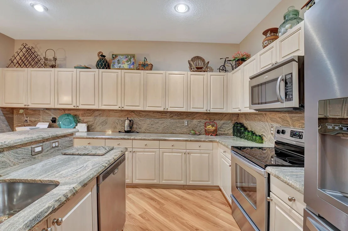 Photo of 7559 Charing Cross Lane