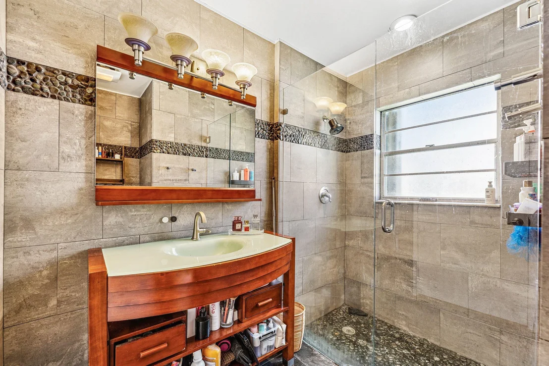Photo of 838 NW 9th Way