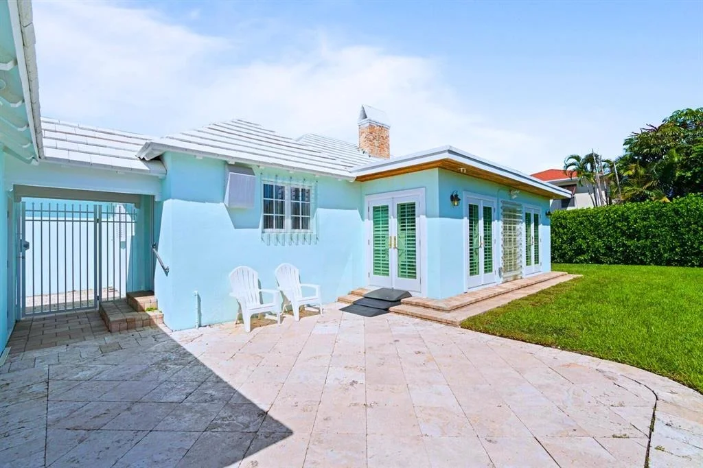 Photo of 322 Colonial Road