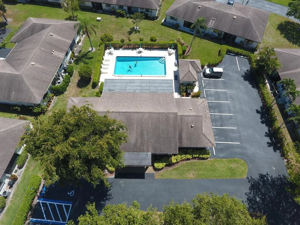 Photo of Unit B at 4761 Greentree Crescent