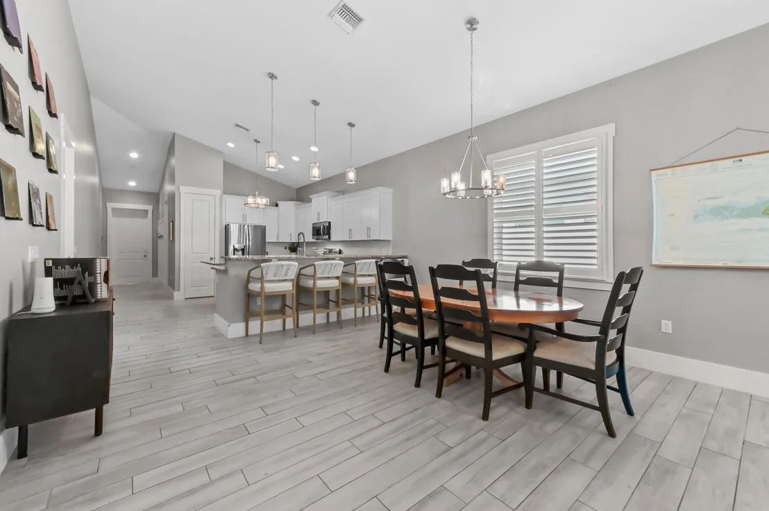 Photo of 443 SE Dolphin Drive