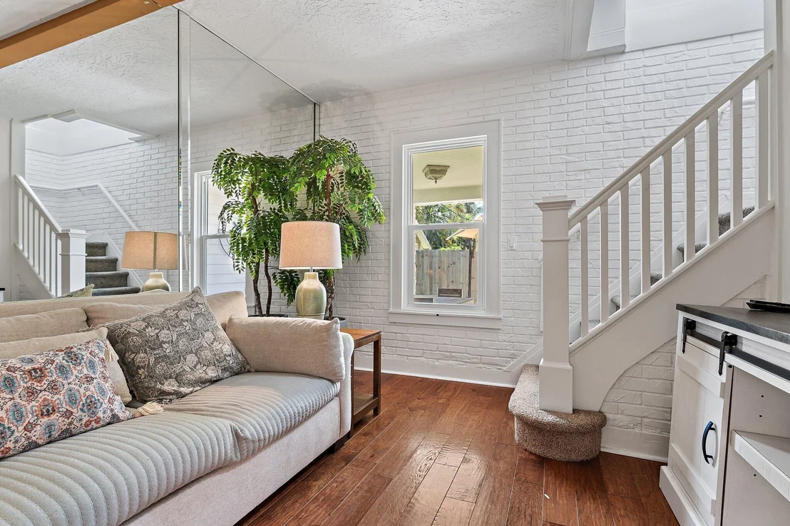 Photo of 715 Warren Drive