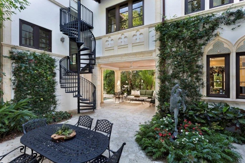 Photo of 439 Worth Avenue