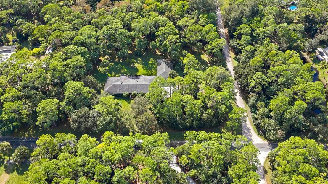 Photo of 16486 95th Avenue N