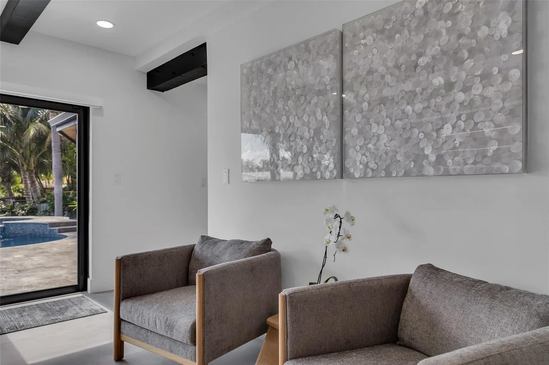 Photo of 160 SE 3rd Court