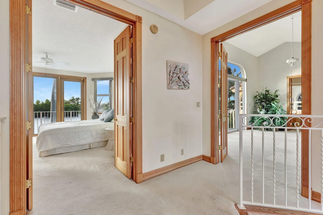 Photo of 2505 N Riverside Drive