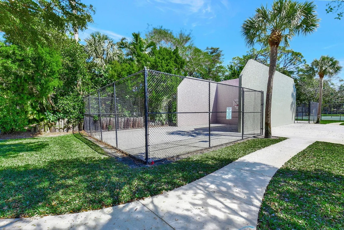 Photo of 8884 Spring Valley Drive