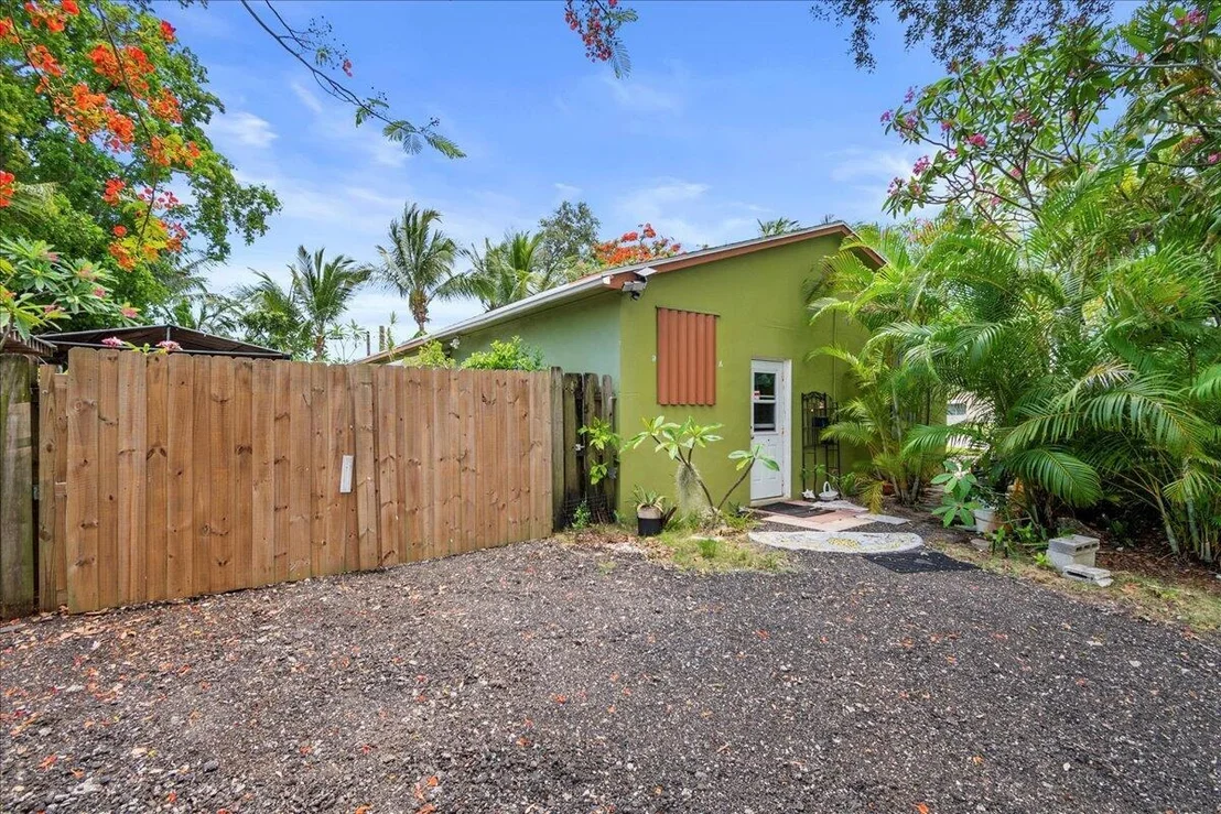 Photo of 1402 S Seacrest Boulevard