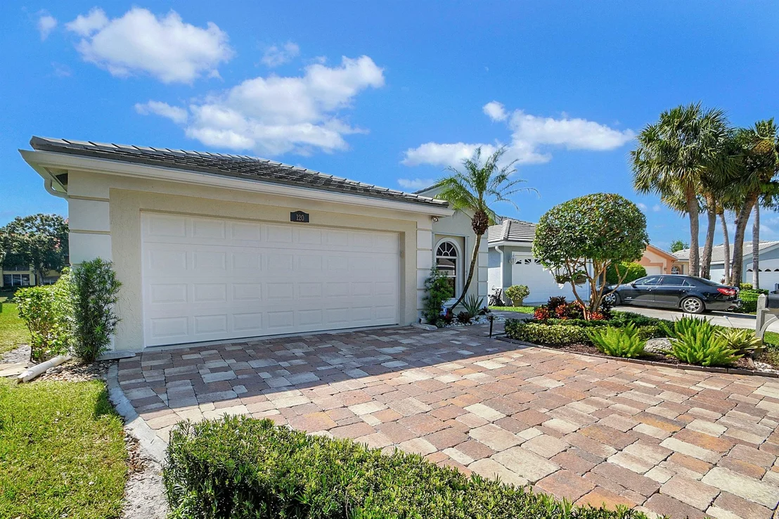 Photo of 120 Harbor Lake Circle