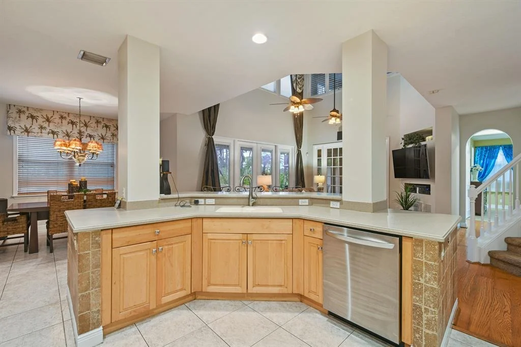 Photo of 352 Kingfisher Drive