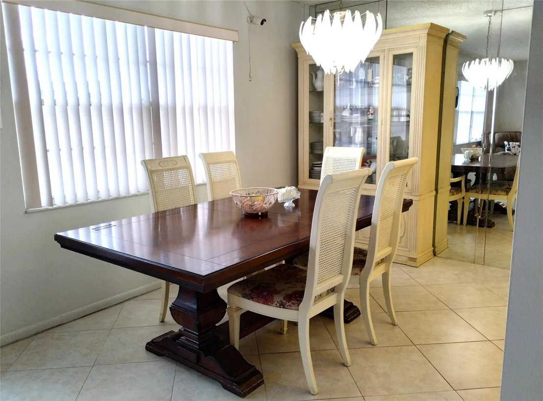 Photo of Unit H3 at 1905 Bermuda Circle