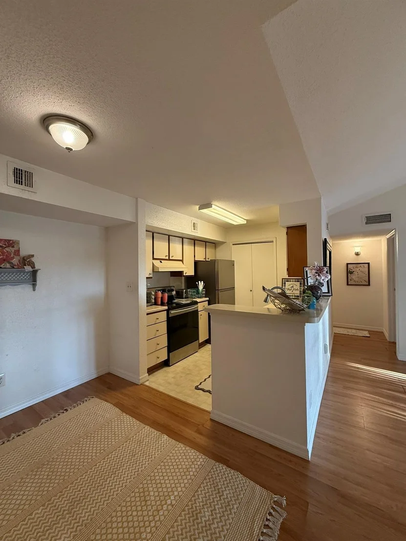 Photo of Unit 737 at 875 Riverside Drive