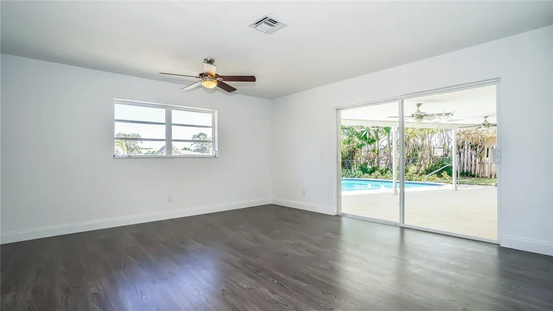 Photo of 330 SE 5th Terrace