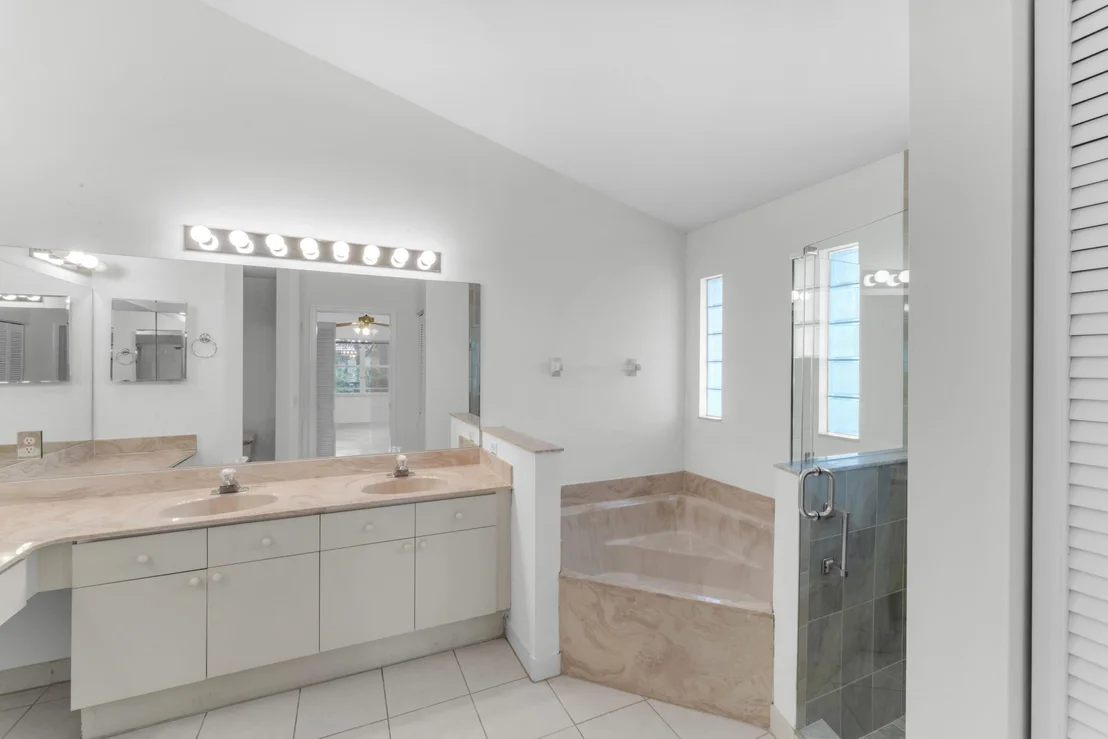 Photo of 2705 Pointe Circle