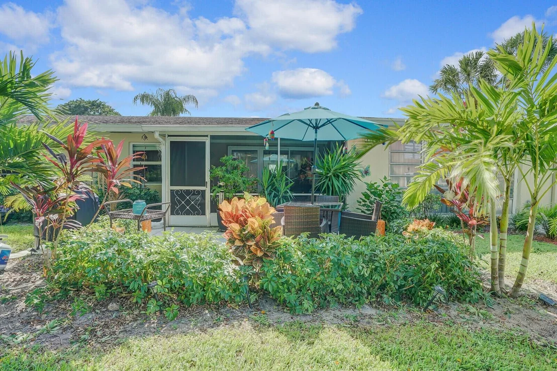 Photo of Unit B at 13734 Via Flora
