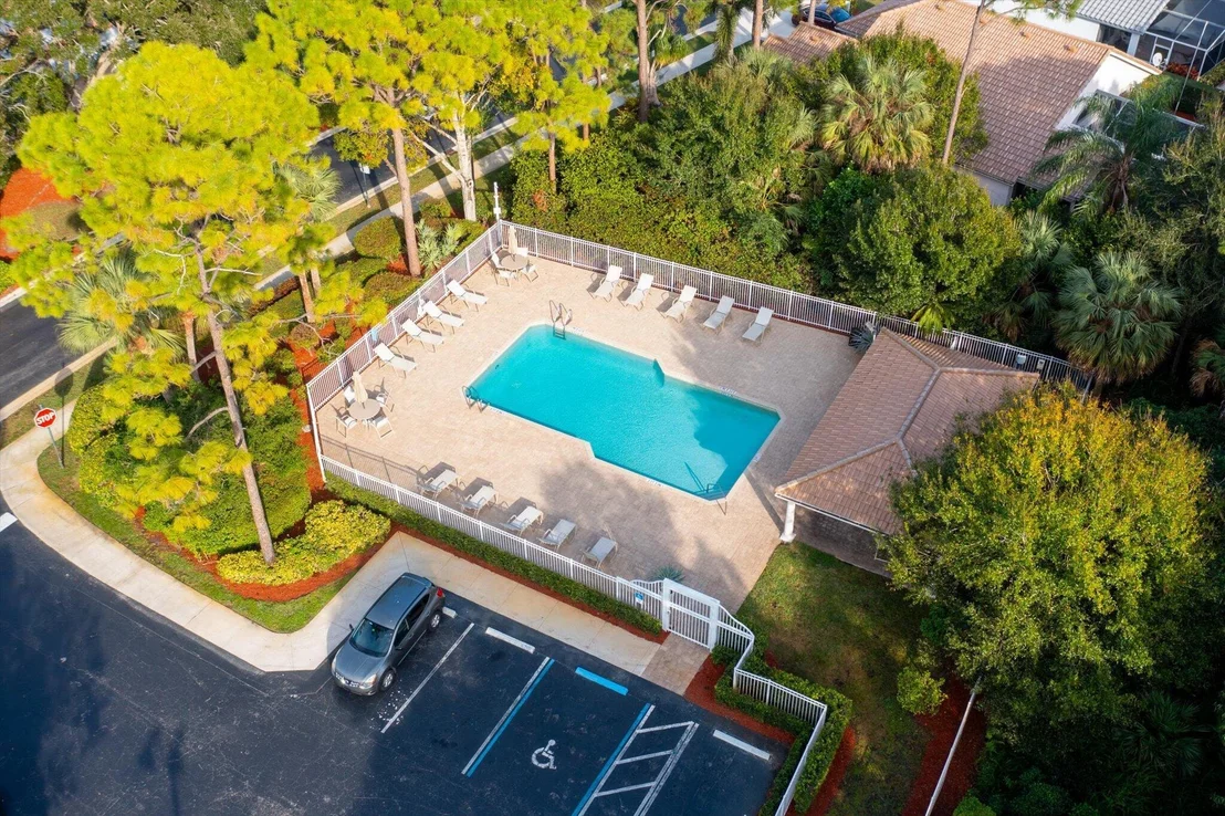 Photo of 137 Bent Tree Drive