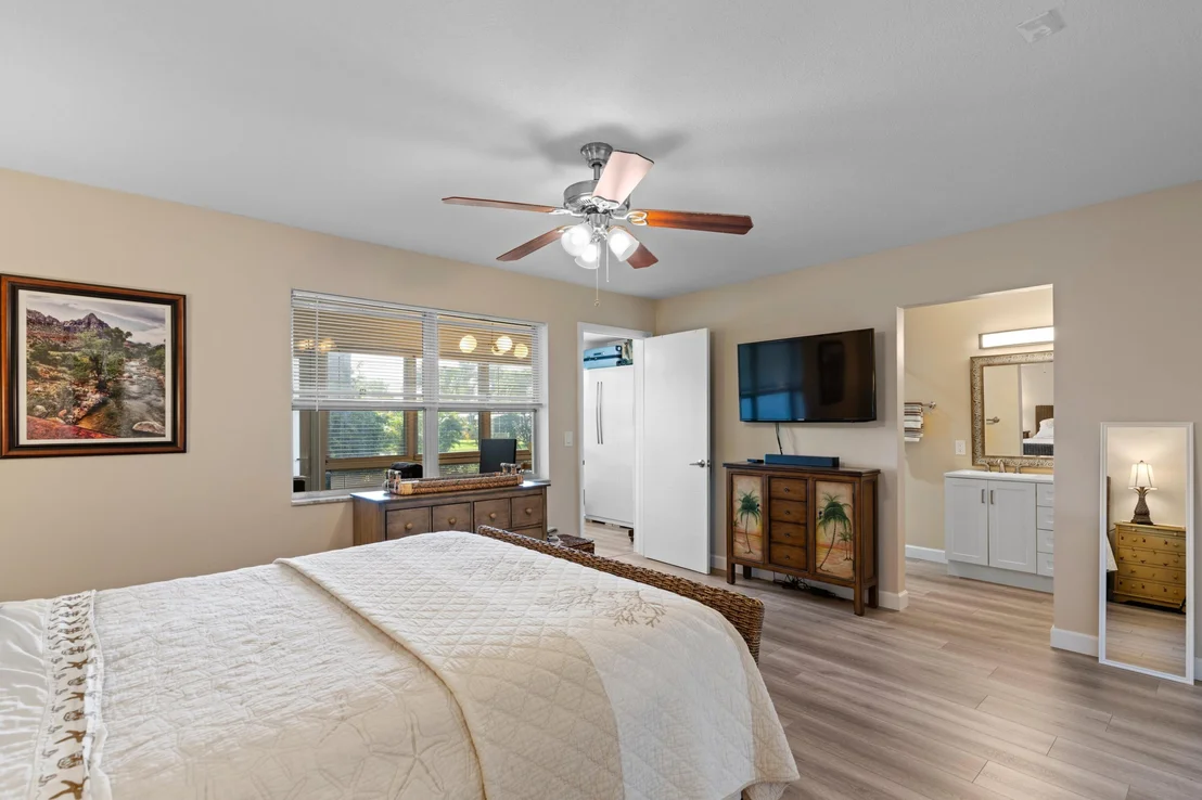 Photo of Unit C at 947 Circle Drive