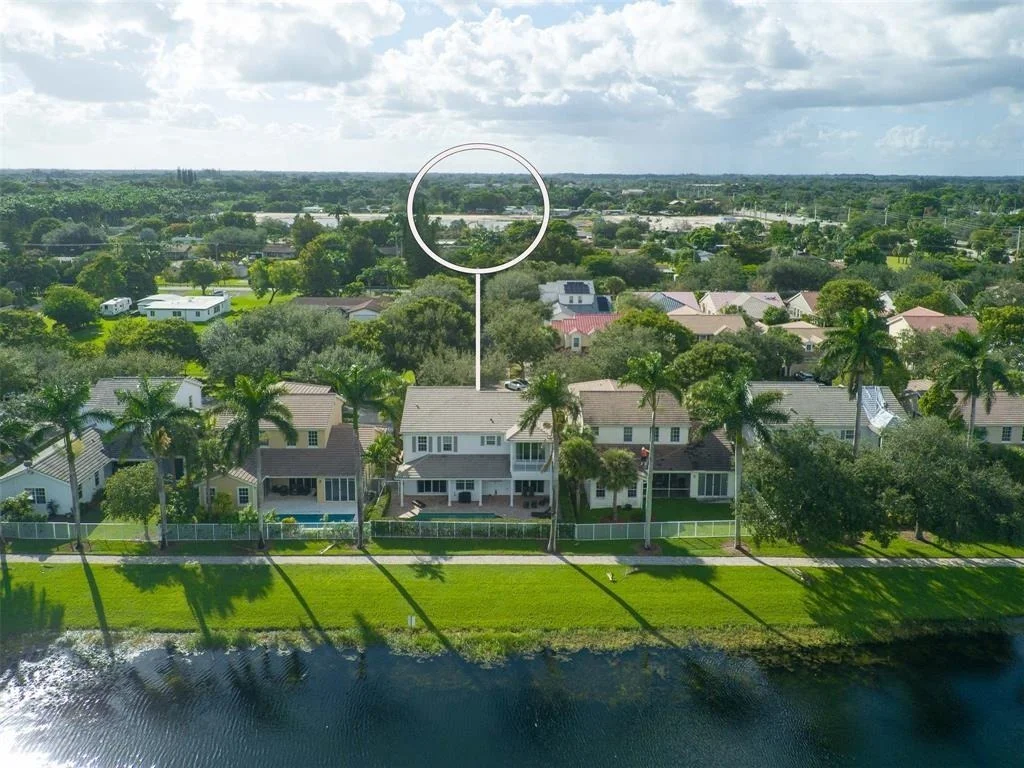 Photo of 4734 Lakeside Terrace