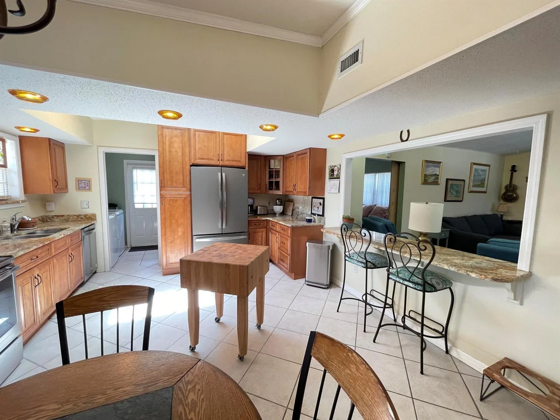 Photo of 886 Schumann Drive