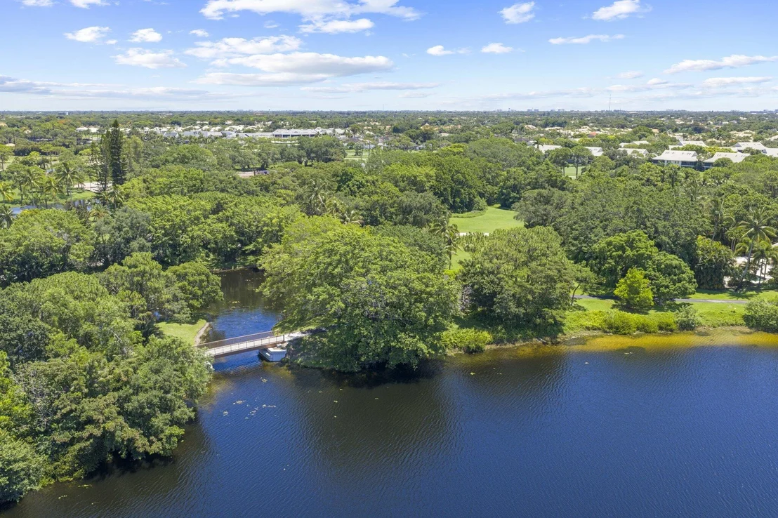 Photo of 6001 Le Lac Road
