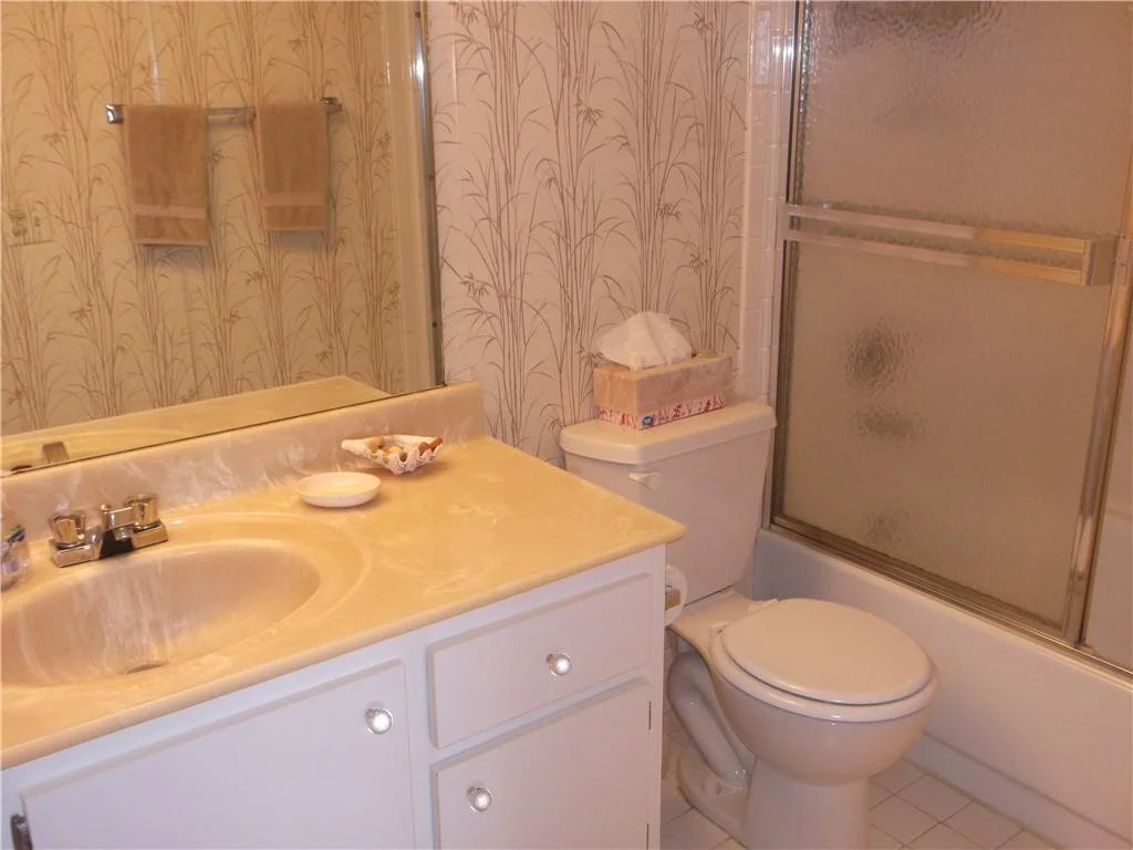 Photo of Unit F4 at 1905 Bermuda Circle