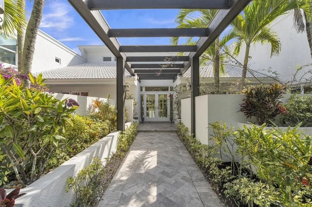 Photo of 355 Oakview Drive