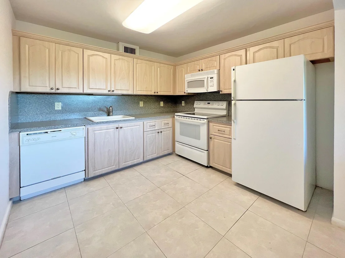 Photo of Unit D2 at 1903 Bermuda Circle