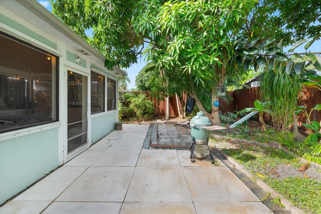 Photo of 117 E Riverside Drive