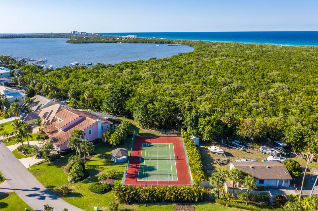 Photo of 4380 NE Joes Point Road