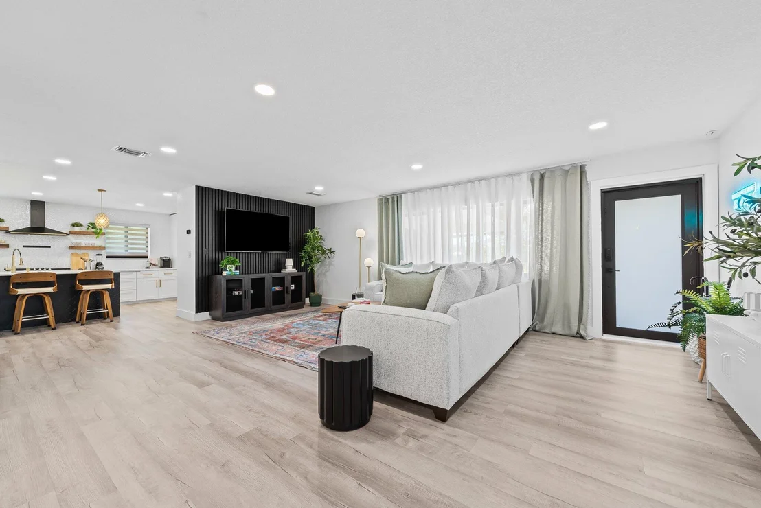 Photo of 581 SE 5th Avenue