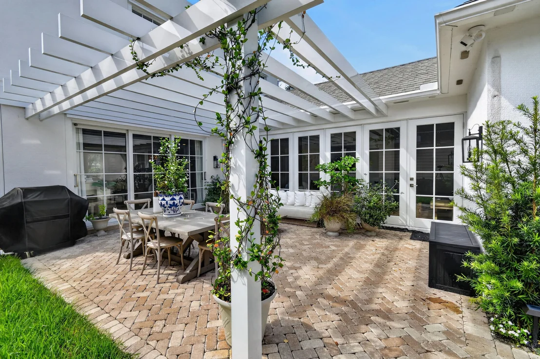 Photo of 213 NEW HAVEN Boulevard