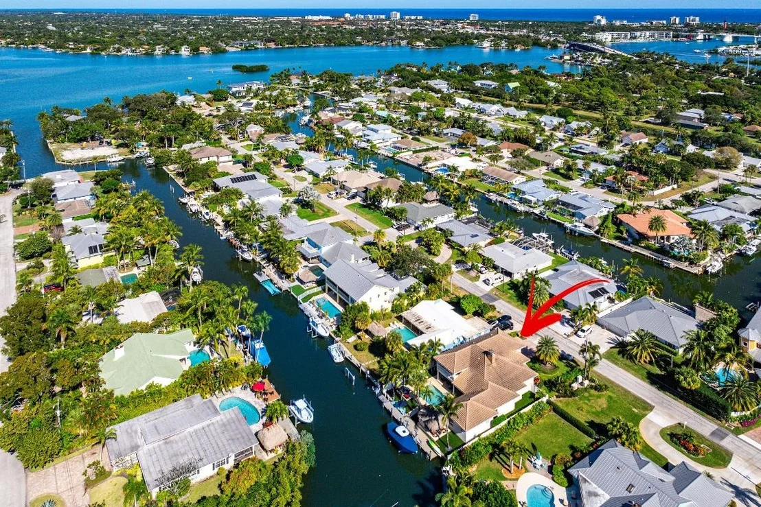 Photo of 906 Dolphin Drive