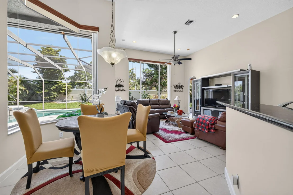 Photo of 755 SW RIVER BEND Circle