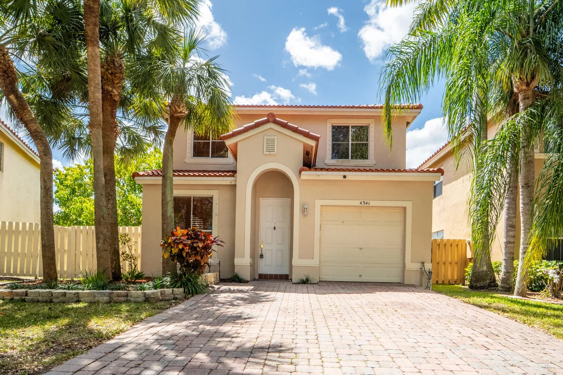 Photo of 4341 NE Lake Lucerne Circle NE