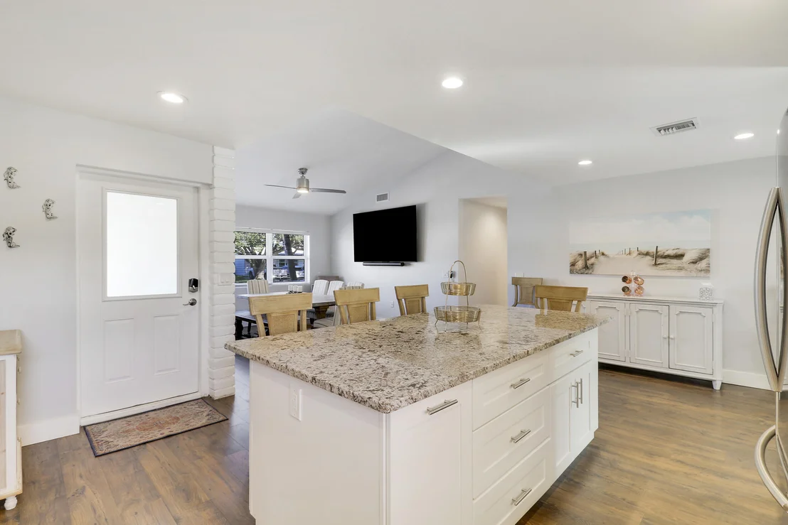 Photo of 424 Ebbtide Drive